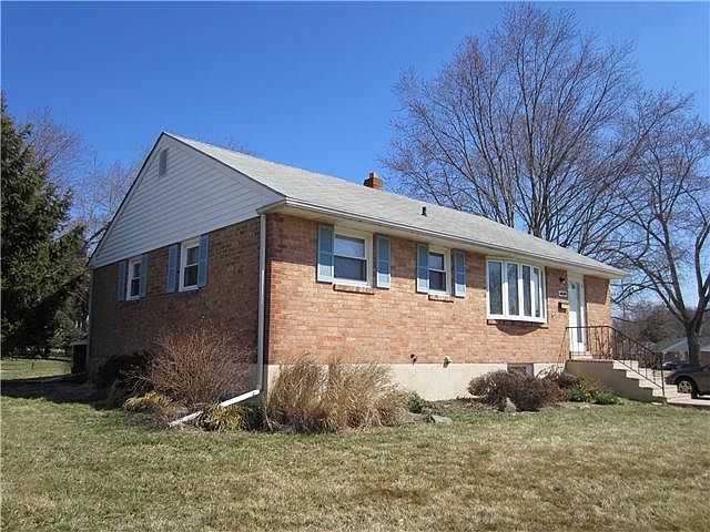 Charming 3 BR/2 BA brick ranch w/family rm & porch