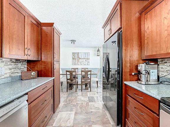 4th image of 48 W Midglen Way SE