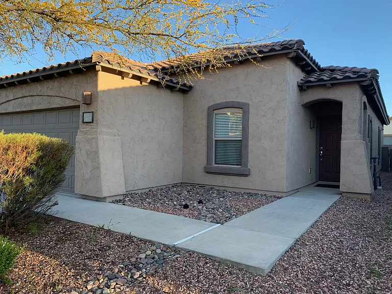 957 W Calle Valenciana — Photo 2