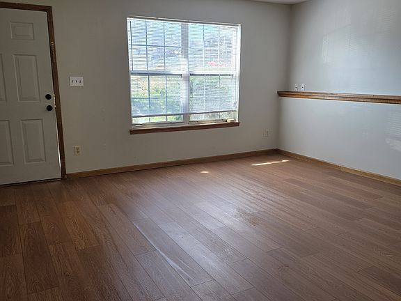 5th image of 403 SW Joy Ct #1