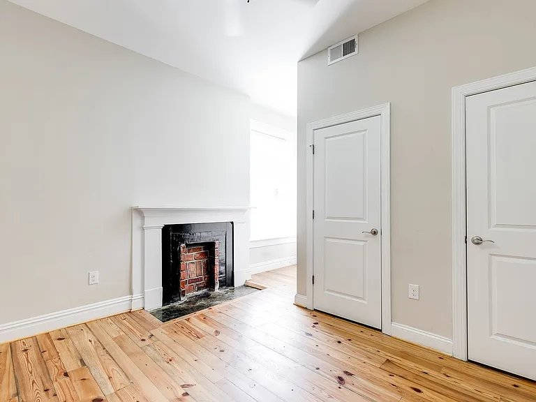 1710 E Franklin St — Photo 17
