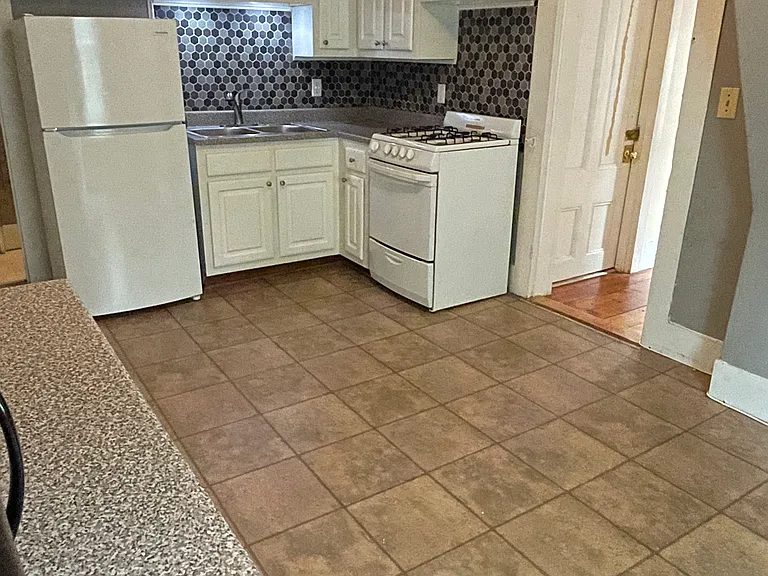 Eat-in kitchen