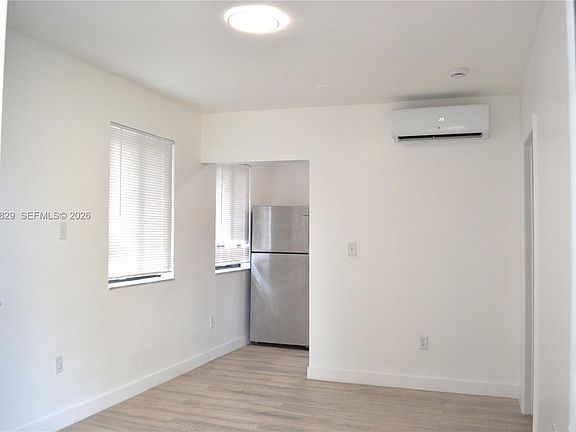 3rd image of 1035 SW 4th St APT 3