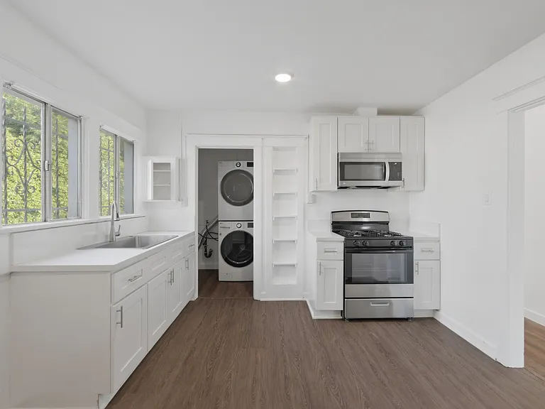 322 W 79th St — Photo 3