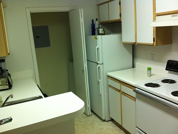 Kitchen/Laundry Room