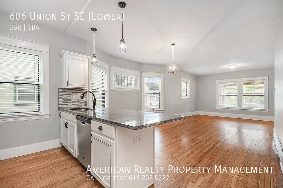 3 bed, 1017 sqft, $2,100 — Photo 4