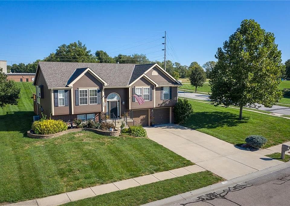 1st image of 1004 Sherman Dr