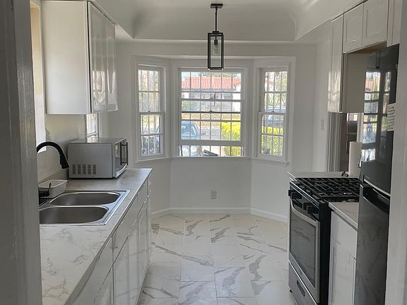 2nd image of 8724 Ruthelen St