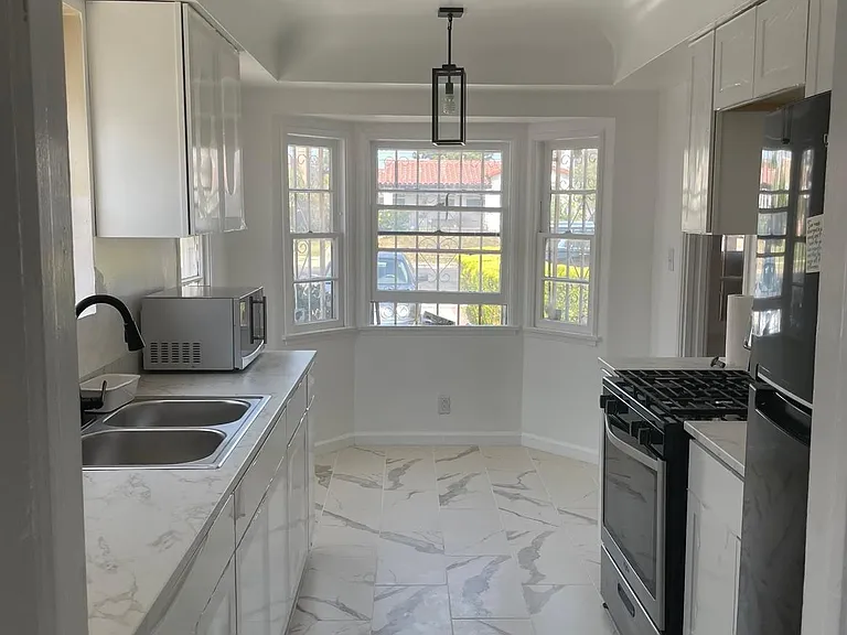 8724 Ruthelen St — Photo 2