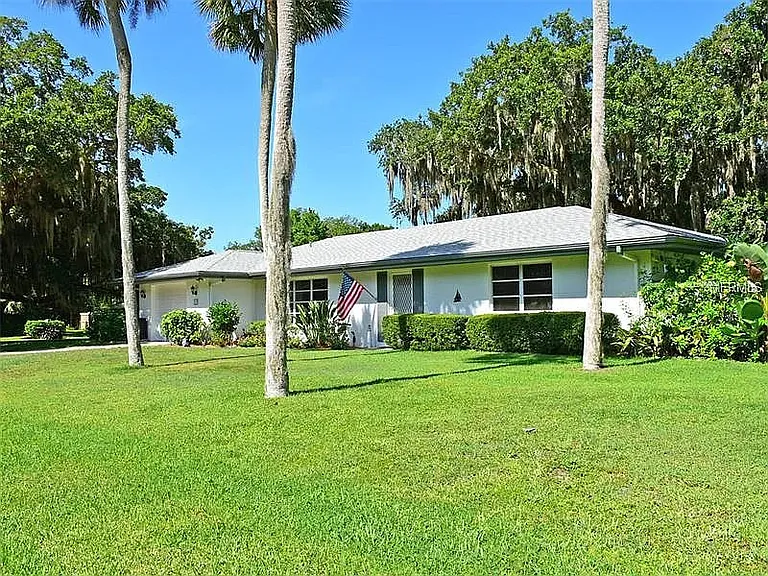 355 Highland Shores Dr — Photo 1