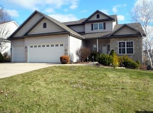 877 Hemingway Trl, Valparaiso, IN 46383