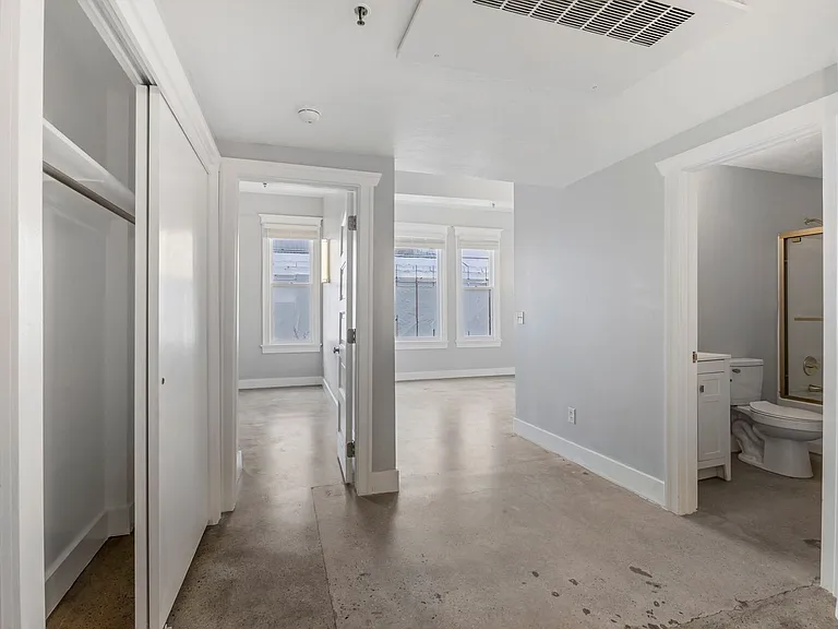 New Grand Apartments — Photo 42