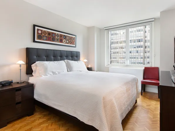 212 East 47th Street 22B image 3 of 9