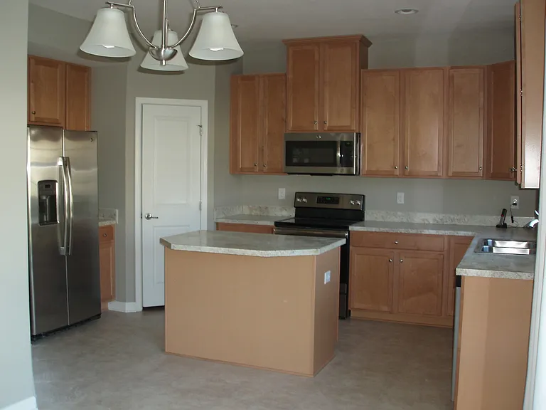 323 Michael Selby Dr — Photo 3