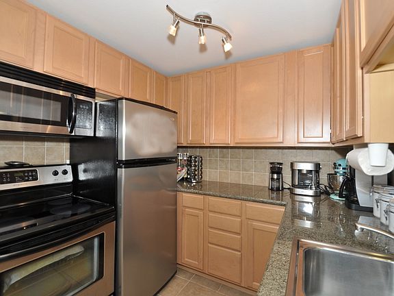 5th image of 1006 N Yakima Ave Unit 4