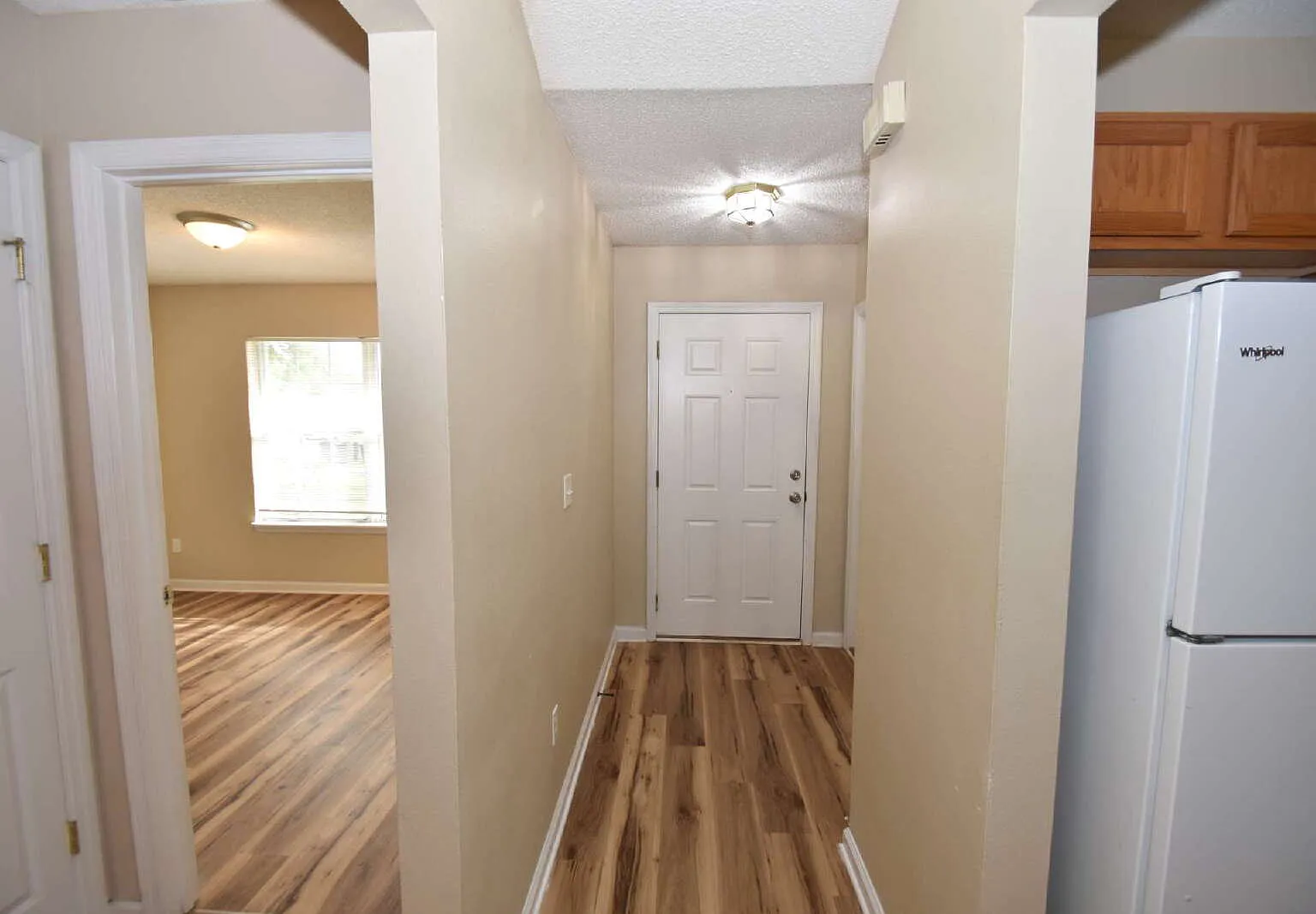 3 bed, 2.0 bath, 1220 sqft, $1,650 — Photo 3