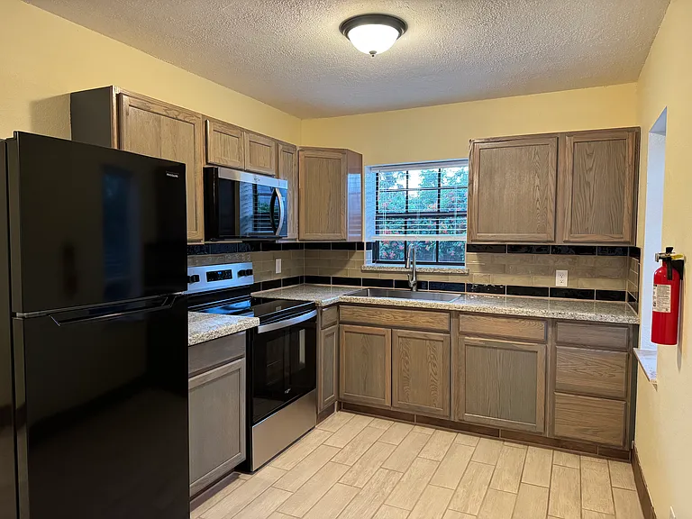 542 W Polk St #9 — Photo 3