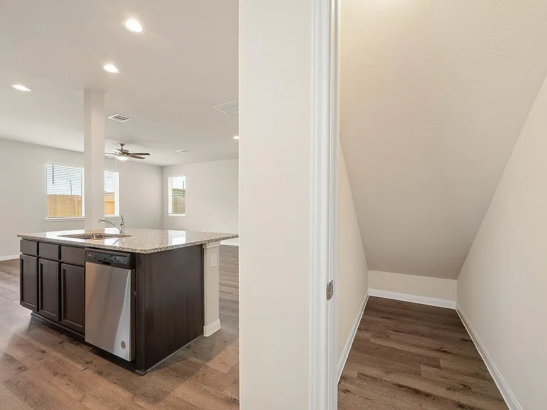 3915 Deledda Dr — Photo 9