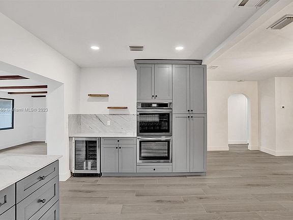 3rd image of 1101 SW 20th St