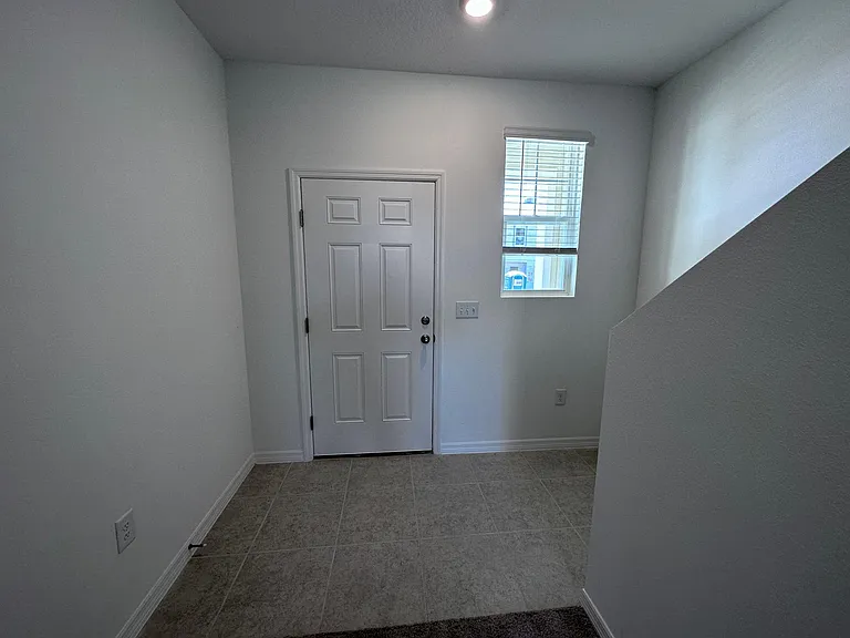 189 Mandovi St — Photo 5