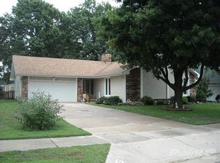 1327 W Riverside St, Springfield, MO 65807