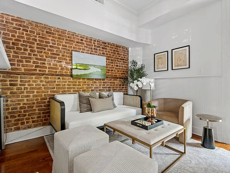 46 Wentworth St — Photo 10