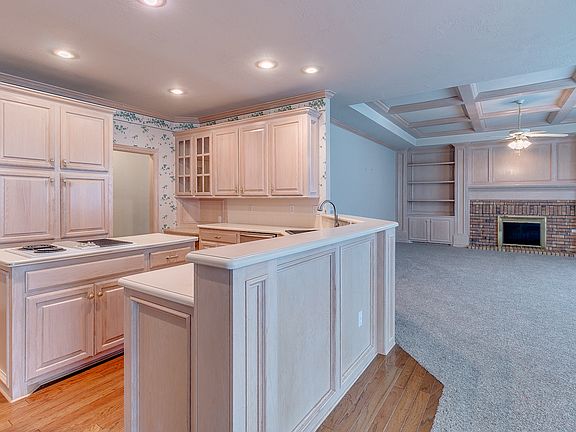 2nd image of 12300 Long Lake Blvd