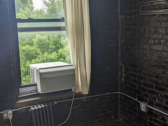 2nd image of 634 E 14th St APT 10