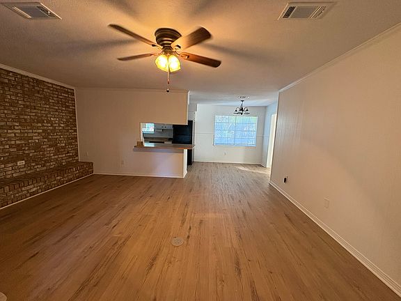 4th image of 1228 Londonderry Ln