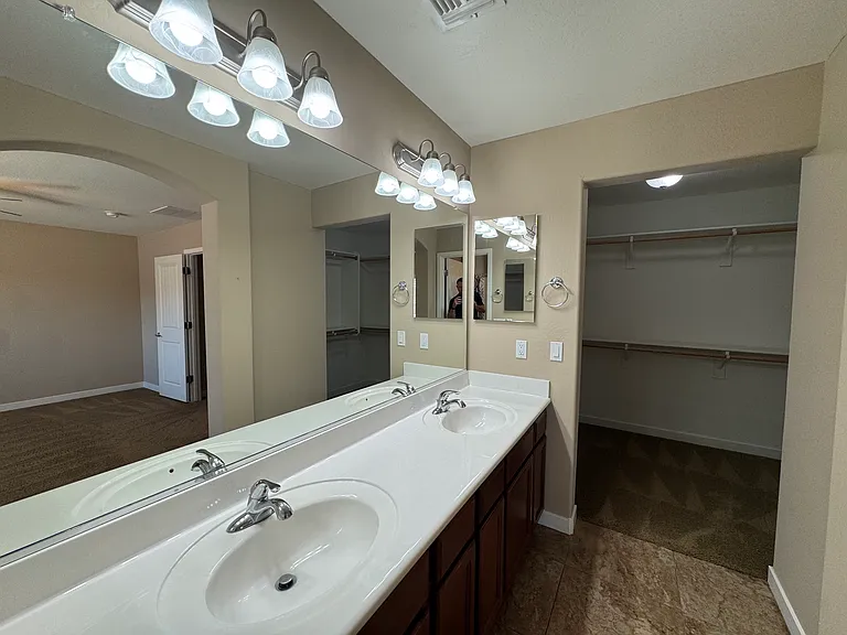 1147 E Cedar St — Photo 12
