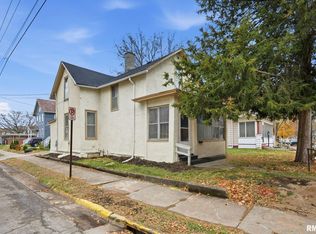 903 17th St, Rock Island, IL