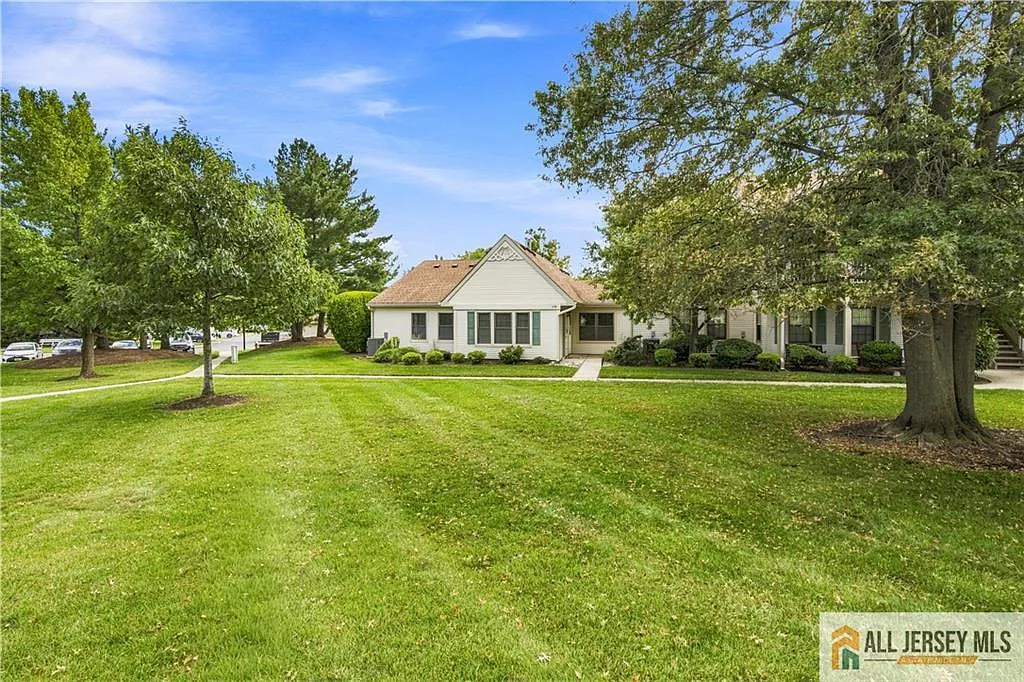 2 bed, 2.0 bath, 1095 sqft, $2,700 — Photo 2