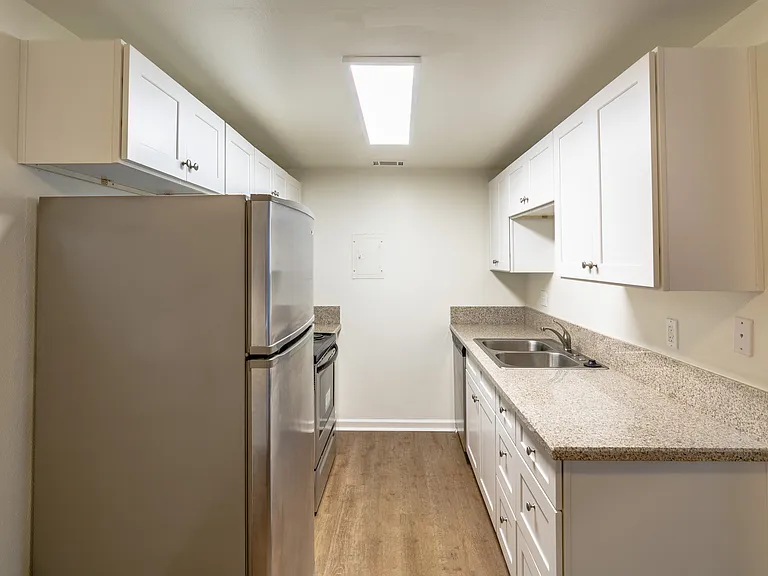 Amber Crest Apartments — Photo 7