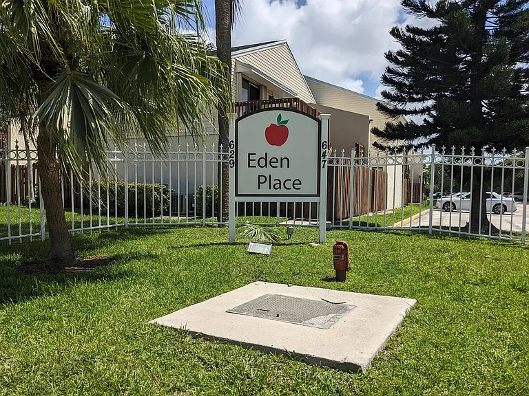 633 Executive Center Dr #L104 — Photo 17