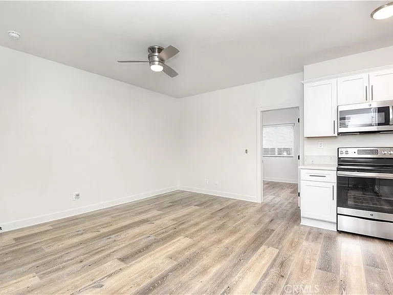 375 Termino Ave #C — Photo 6