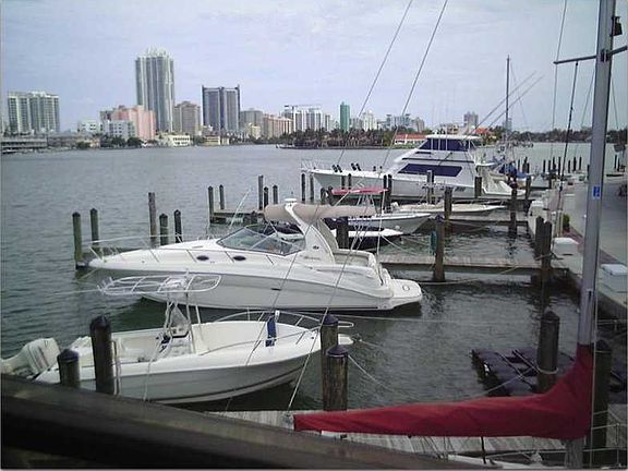 4th image of 900 Bay Dr APT 423