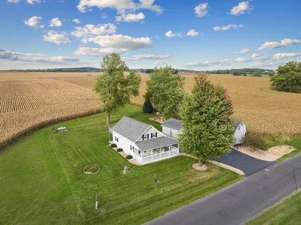 31345 Barclay Rd, Milledgeville, IL 61051