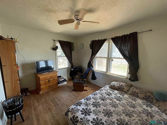 3rd image of 128 E Manana Blvd