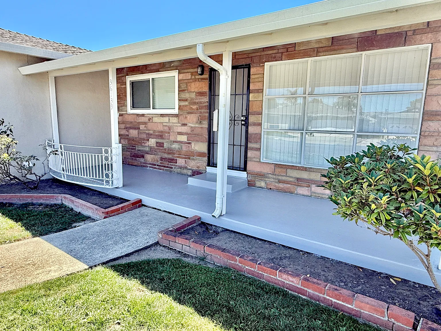 3 bed, 1154 sqft, $3,895 — Photo 2