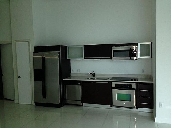 3rd image of 1900 N Bayshore Dr APT 610