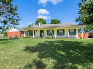 1 Ivy Cir, Bentonville, AR 72712