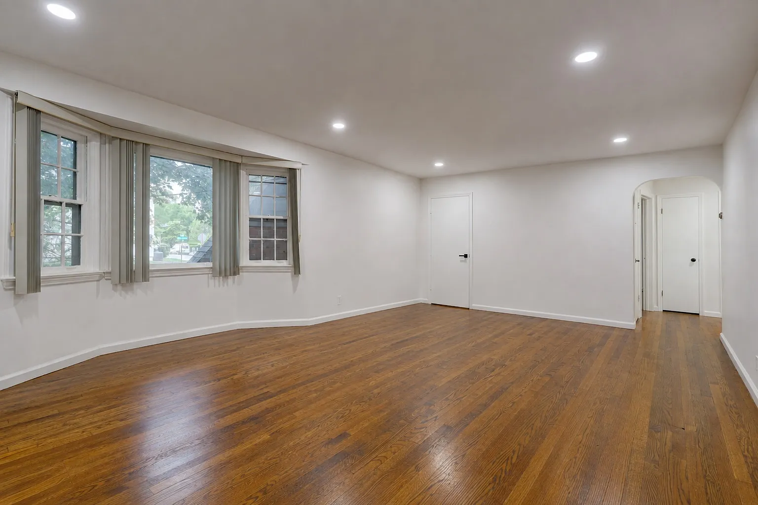 4 bed, $4,300 — Photo 3
