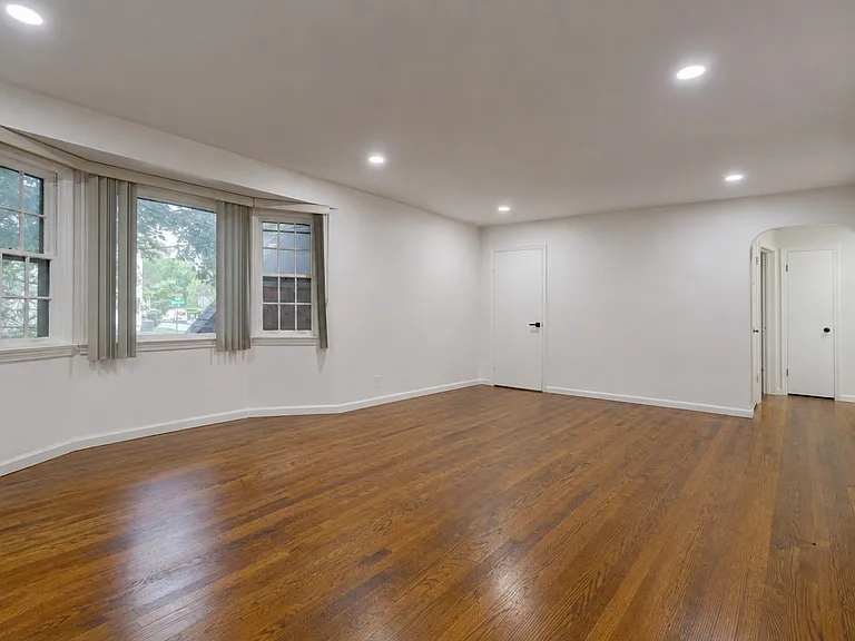 4-21 Saddle River Rd #1 — Photo 3