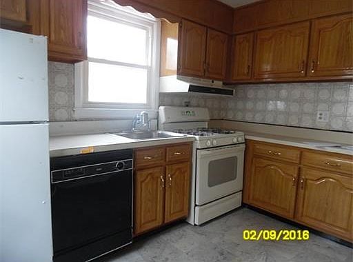 3rd image of 261 Summerhill Rd