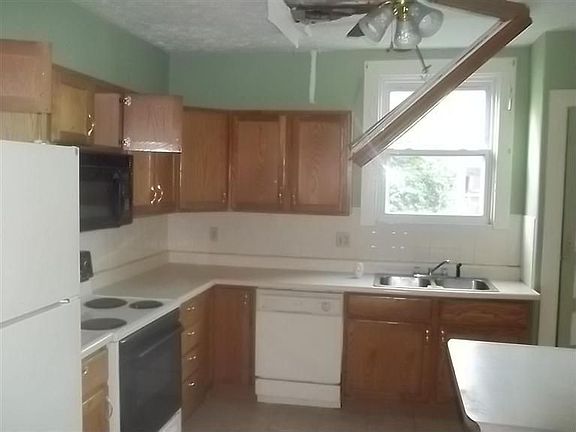 3rd image of 707 Grafton Ave
