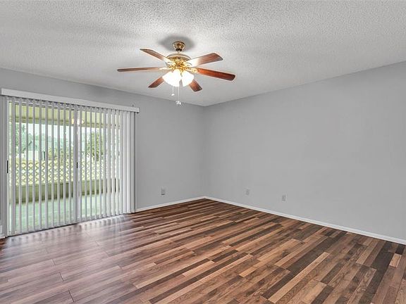 4th image of 381 Winter Ridge Blvd