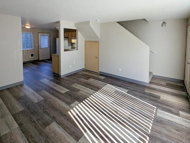 960 Olney St #960 — Photo 4
