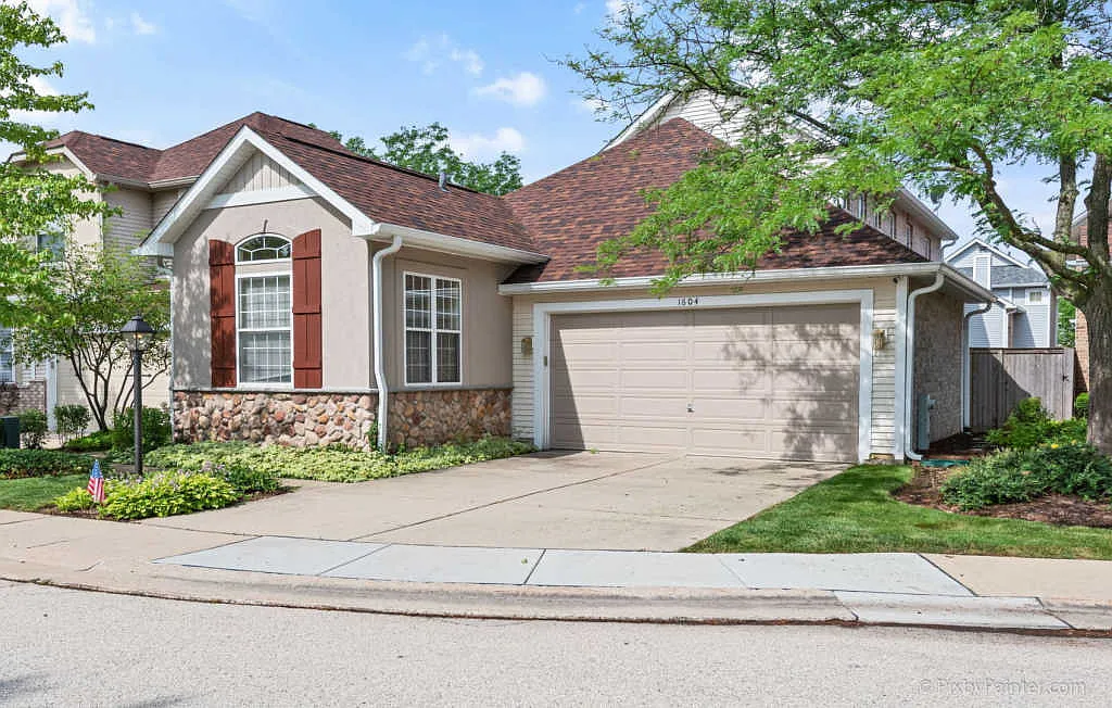 1604 Fairfax Ln photo 1