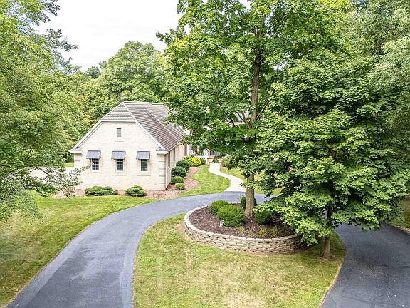 5th image of 887 N Harbour Pointe Dr