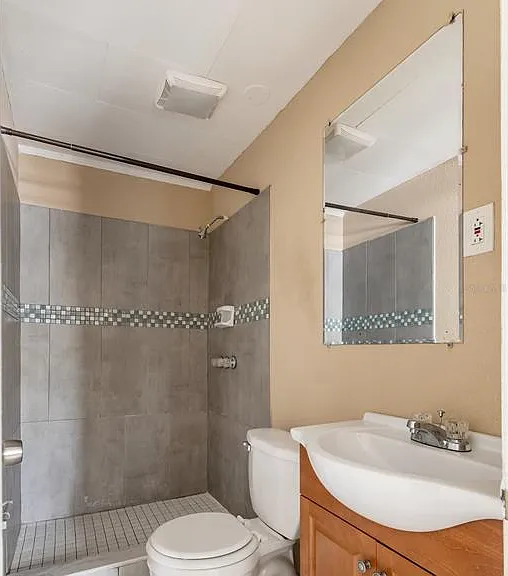418 E Amelia Ave #C — Photo 16